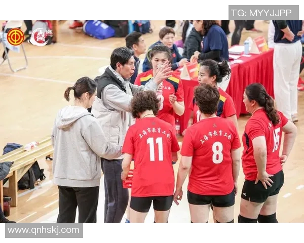 上海排球队技术揭秘:从训练到比赛的全景探索与分析 上海排球队技术揭秘:从训练到比赛的全景探索与分析